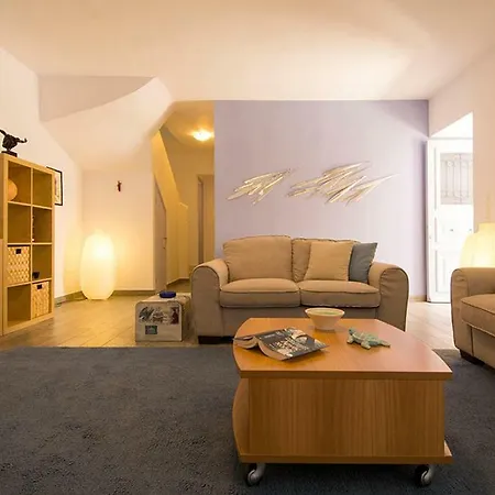 Aelia In - Charm & Convenience, 2min Villa *