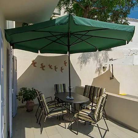 Aelia In - Charm & Convenience, 2min Villa