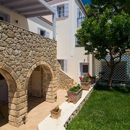 Villa Aelia In - Charm & Convenience, 2min *